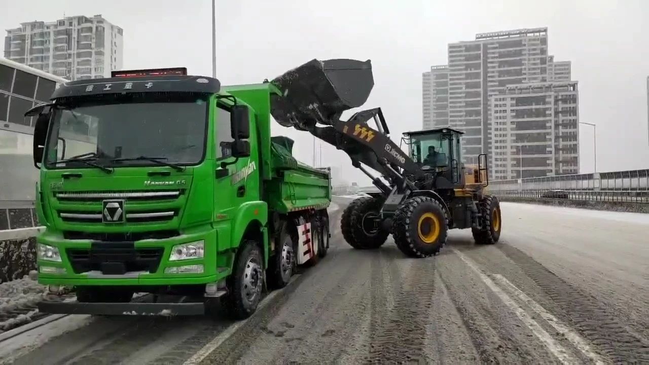 除雪保畅通，尊龙凯时汽车在行动